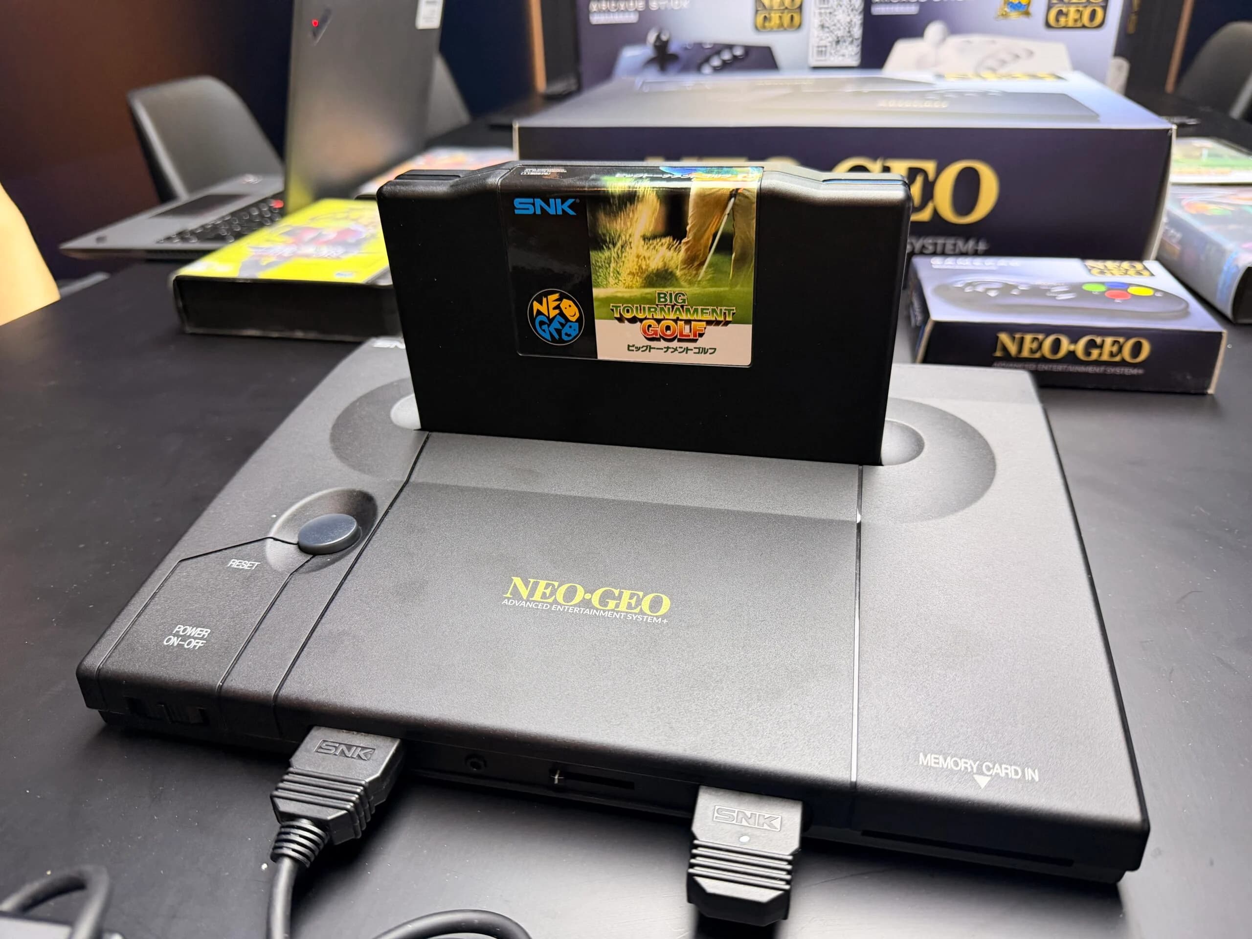 NeoGeo AES+: Entenda como a corrida por IA quase cancelou o novo console